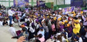 En un acto bajo techo y lleno totalmente Abel Martínez: “no hay ruido más nefasto que el caldero vacío de las familias pobres en RD”