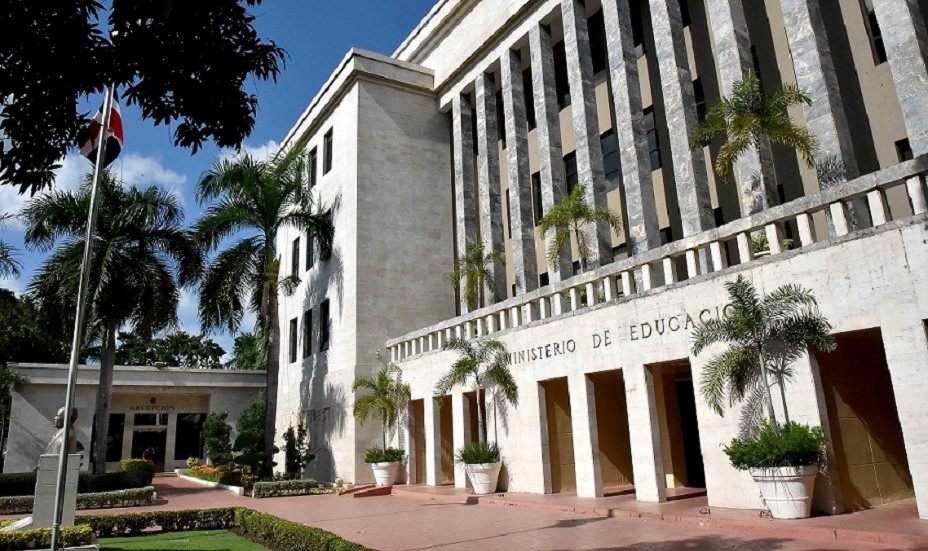 MINERD creará código de ética para regular relaciones entre escuela y estudiantes