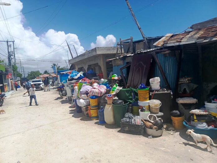 DESALOJO DE HAITIANOS EN VERON