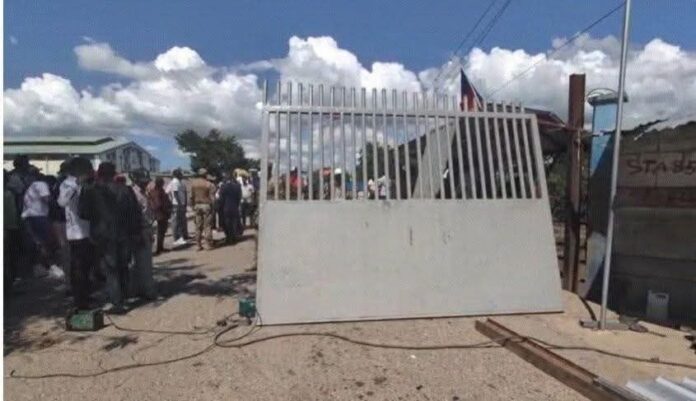 Los haitianos reinstalan su puerta fronteriza y de inmediato en RD el comercio se resiente