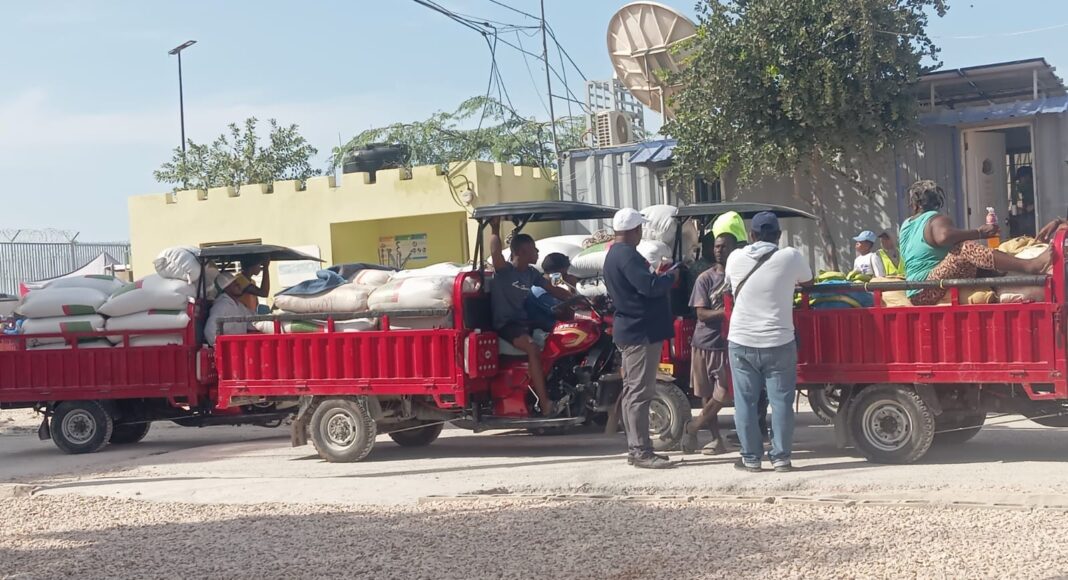 MOVIMIENTO COMERCIAL POR PEDERNALES HACIA HAITI