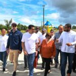 ALCALDE Y DAVID RECORREN PLAZA