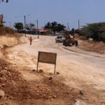 Comunitarios Enriquillo se levanta en proteste por mal desvio en construcción vial